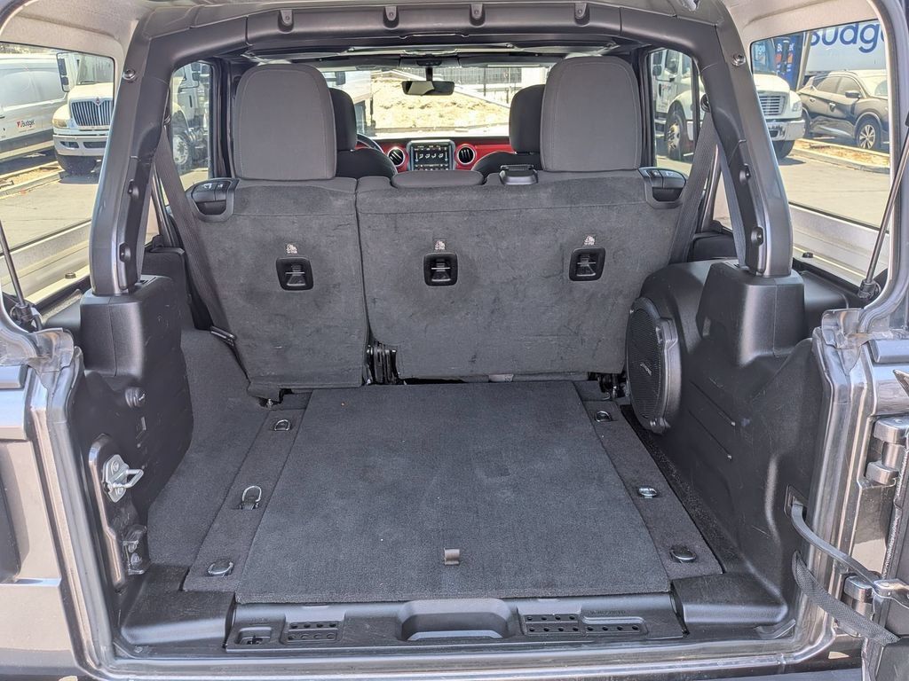 Used 2023 Jeep Wrangler Unlimited Rubicon AWD/4WD image 28