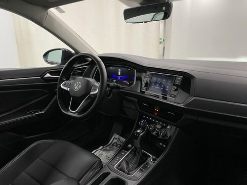 Used 2024 Volkswagen Jetta SE w/ Panoramic Sunroof Package FWD image 18