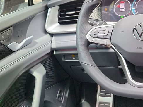 New 2026 Volkswagen Tiguan SE R-Line AWD/4WD image 23