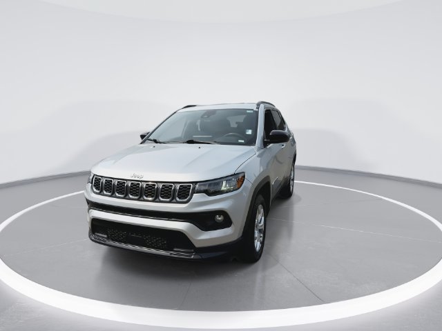 Used 2024 Jeep Compass Latitude AWD/4WD image 4