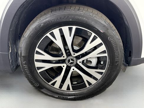 Used 2025 Mercedes-Benz GLB 250 image 32