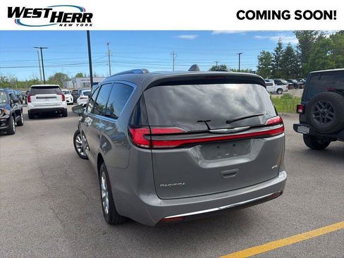 Used 2021 Chrysler Pacifica Touring-L w/ Uconnect Theater Family Group AWD/4WD image 3