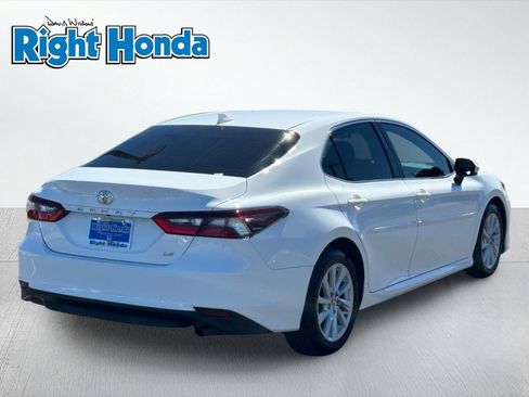 Used 2022 Toyota Camry LE w/ Carpet Mat Package (TMS) FWD image 5