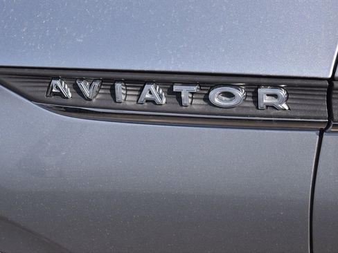 Certified 2023 Lincoln Aviator Reserve w/ Equipment Group 201A image 11