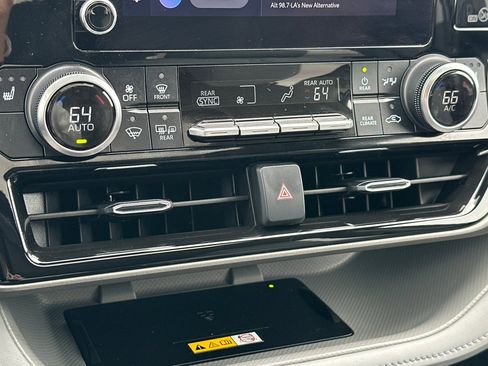 Used 2023 Toyota Highlander XLE image 20