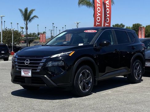 Used 2025 Nissan Rogue SV FWD image 38