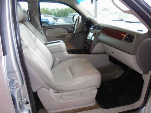 Used 2012 Chevrolet Avalanche LT w/ All-Star Edition image 8