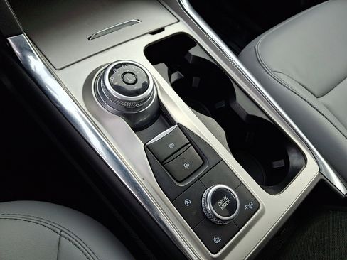 Used 2021 Ford Explorer XLT w/ Equipment Group 202A image 16