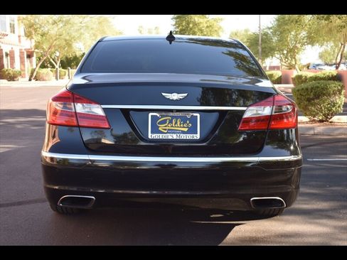 Used 2013 Hyundai Genesis 3.8 w/ Technology Pkg RWD image 9