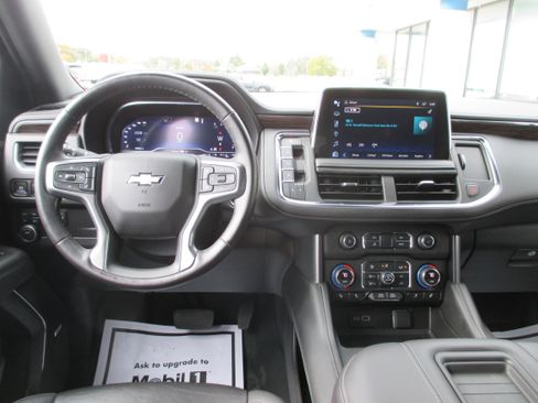 Used 2023 Chevrolet Suburban LT w/ Luxury Package image 14