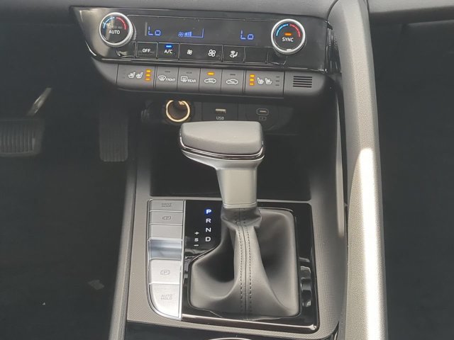Used 2025 Hyundai Elantra Limited FWD image 17