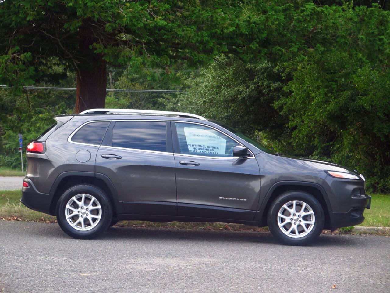 Used 2016 Jeep Cherokee Latitude AWD/4WD image 5