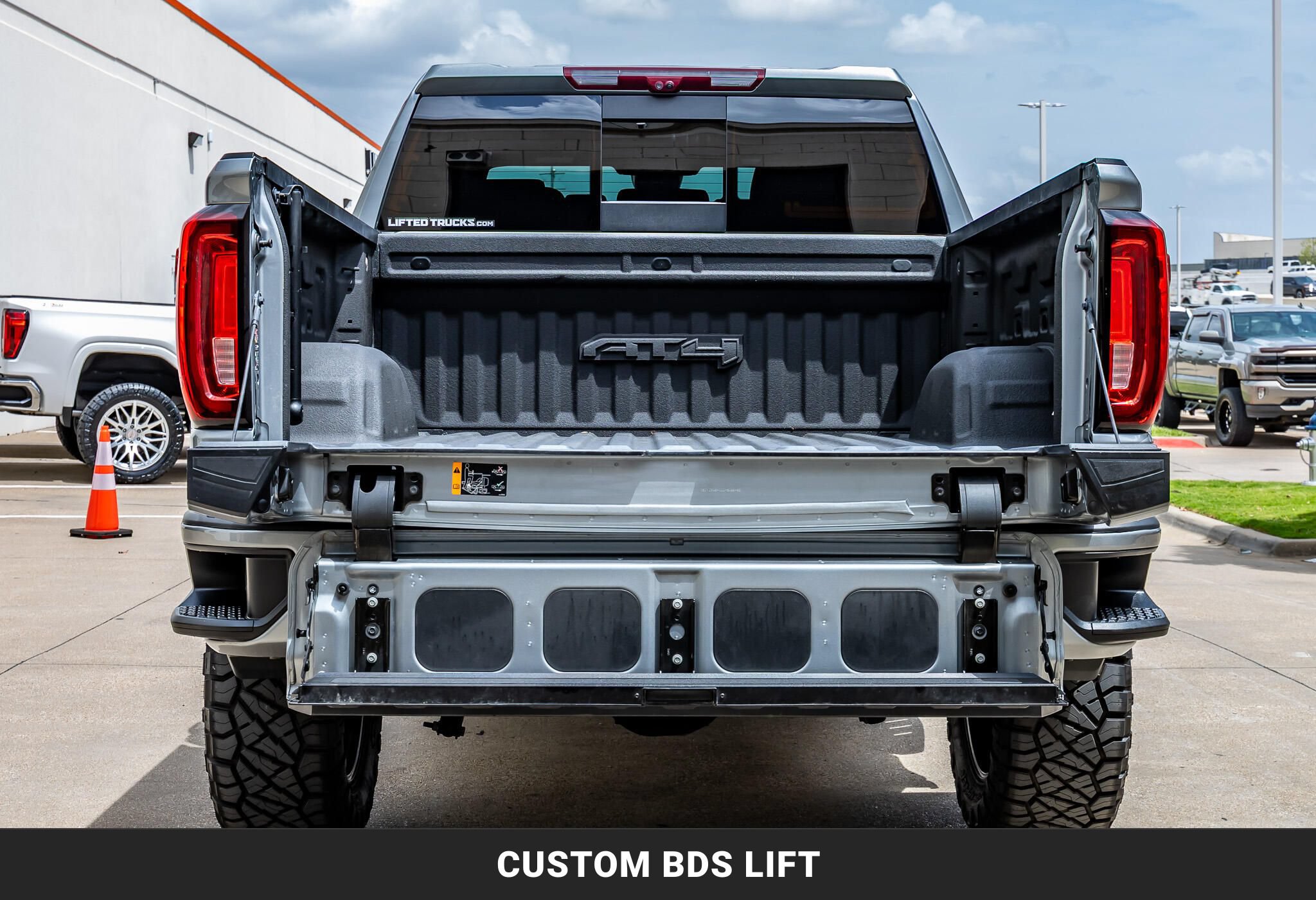Used 2024 GMC Sierra 1500 AT4 w/ Technology Package AWD/4WD image 8