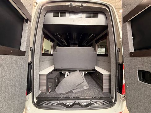 Used 2022 Mercedes-Benz Sprinter 2500 image 8