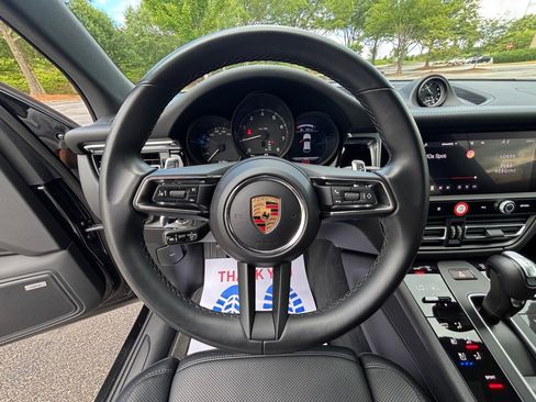 Certified 2024 Porsche Macan image 15