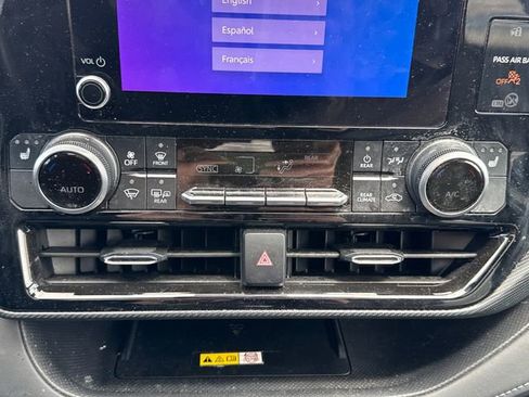 Used 2023 Toyota Highlander XSE AWD/4WD image 30
