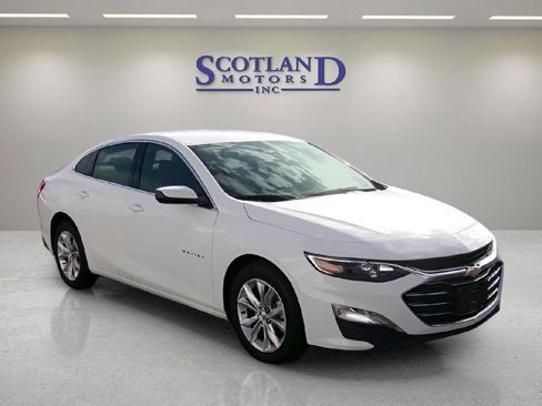 Used 2025 Chevrolet Malibu LT FWD image 3