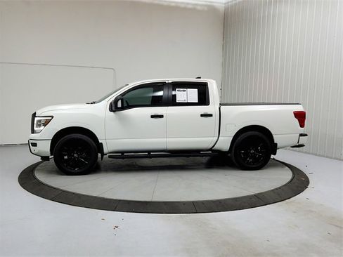 Used 2023 Nissan Titan SV w/ SV Convenience Package image 4