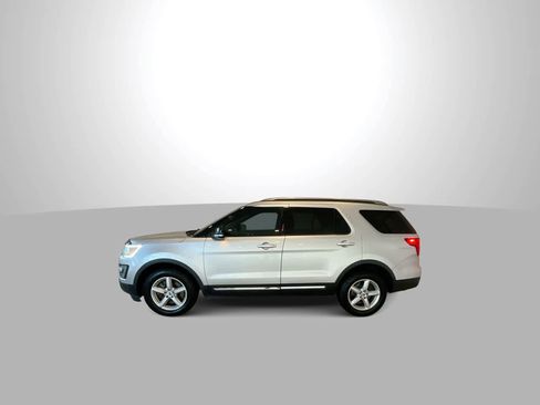 Used 2016 Ford Explorer XLT image 5
