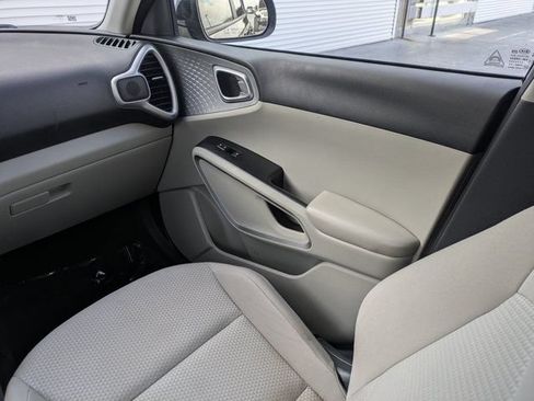 Used 2020 Kia Soul LX FWD image 16