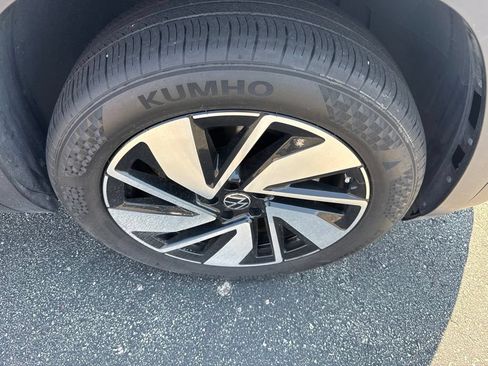 Used 2024 Volkswagen Atlas SE AWD/4WD image 32