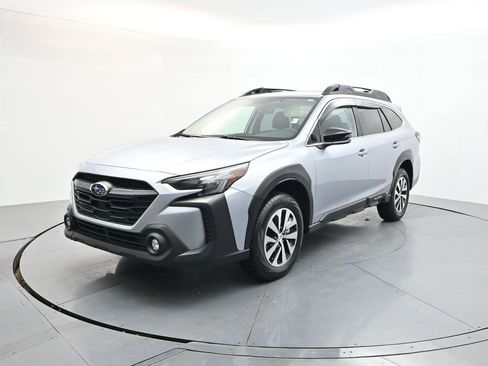 Certified 2025 Subaru Outback Premium w/ Popular Package #1A AWD/4WD image 3
