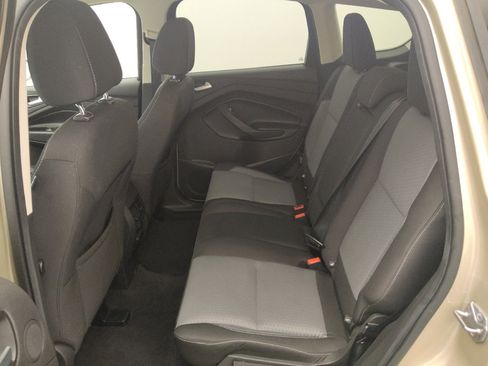 Used 2017 Ford Escape SE w/ Equipment Group 201A FWD image 18