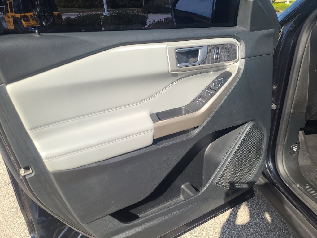 Used 2023 Ford Explorer XLT w/ Equipment Group 202A AWD/4WD image 11