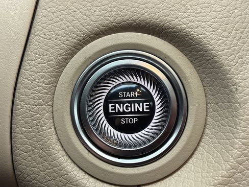 Used 2021 Mercedes-Benz GLC 300 4MATIC image 30