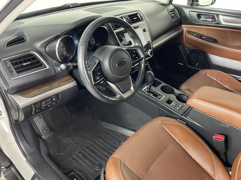 Used 2019 Subaru Outback 3.6R Touring w/ Popular Package #3A AWD/4WD image 3