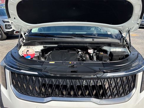Used 2025 Kia Carnival FWD image 31