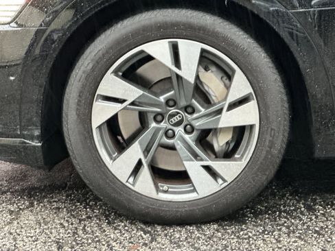 Used 2023 Audi e-tron Premium w/ Convenience Plus Package image 24