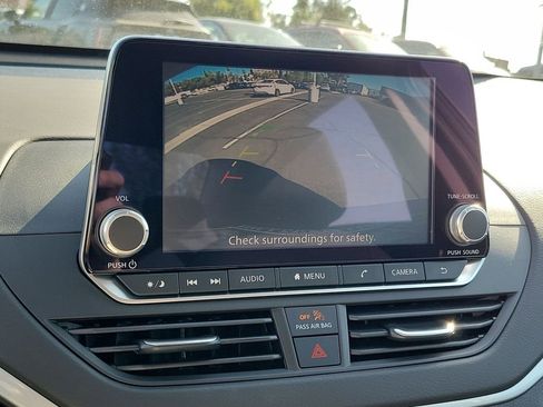 Used 2025 Nissan Altima 2.5 S FWD image 12