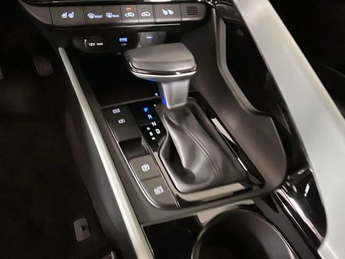Certified 2025 Hyundai Elantra Limited FWD image 23