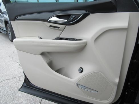 Used 2021 Buick Envision Essence w/ Technology Package I FWD image 19