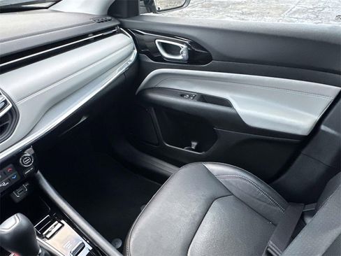 Used 2022 Jeep Compass Limited image 30