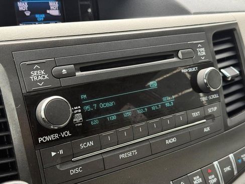 Used 2012 Toyota Sienna XLE image 25