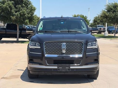 Used 2023 Lincoln Navigator 4WD image 2