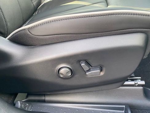 New 2026 Chrysler Pacifica Limited w/ Uconnect Theater Family Group image 31