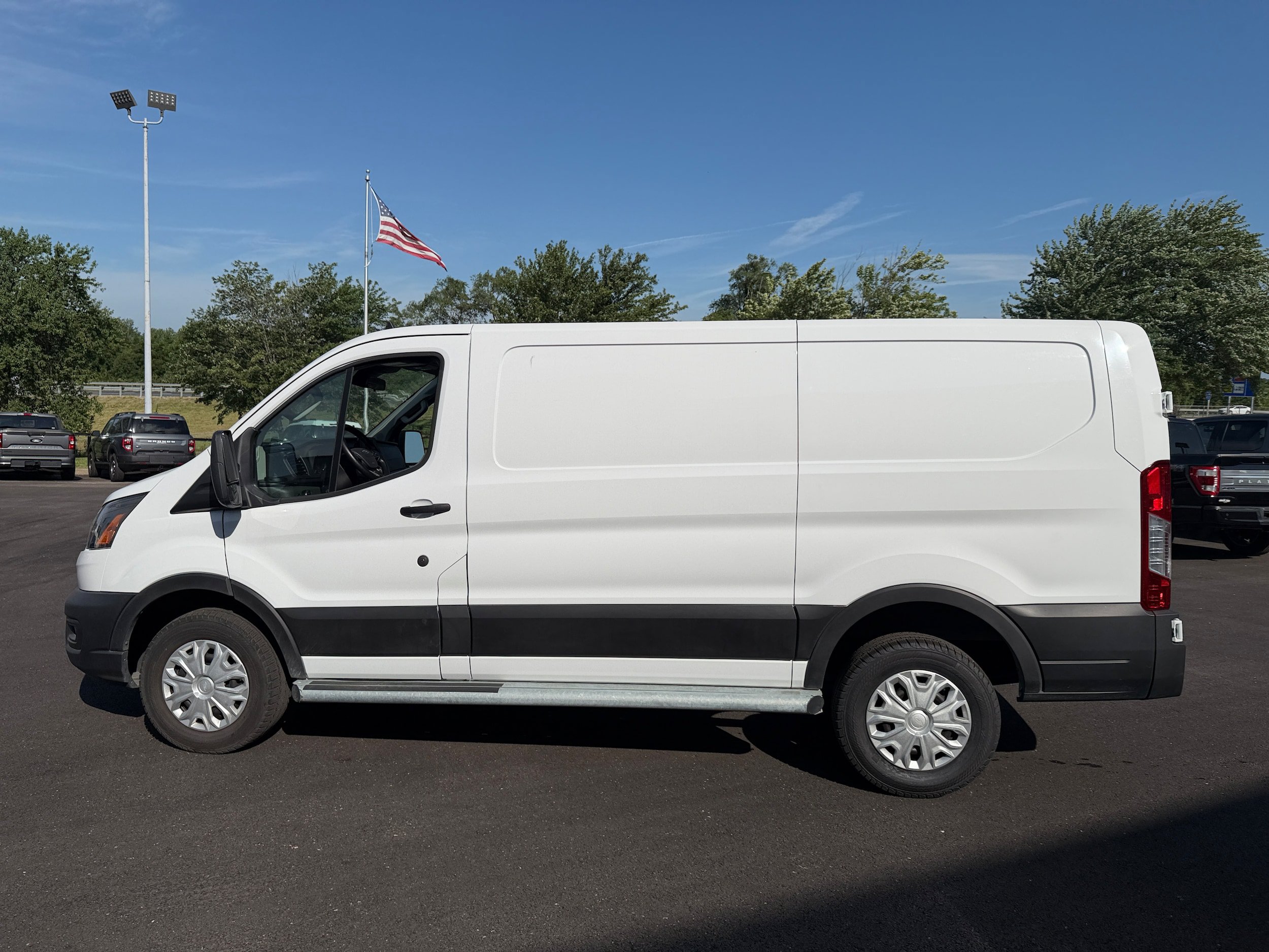 Used 2024 Ford Transit 250 Low Roof w/ Exterior Upgrade Package RWD image 4