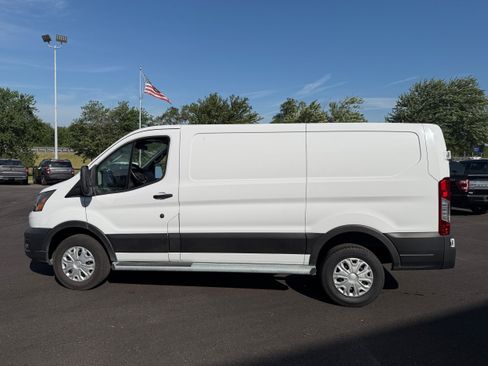Used 2024 Ford Transit 250 Low Roof w/ Exterior Upgrade Package RWD image 4