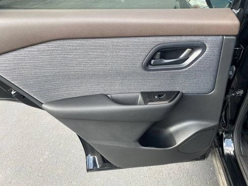Used 2023 Nissan Rogue S AWD/4WD image 37