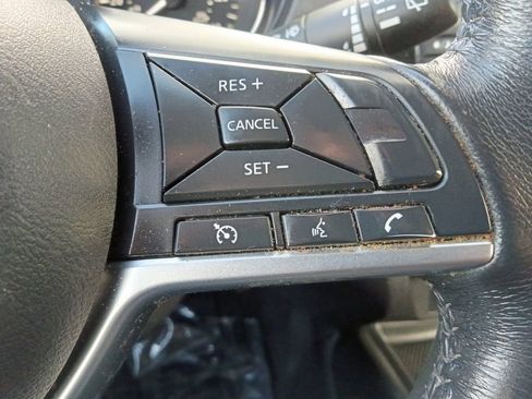Used 2019 Nissan Rogue SV FWD image 25