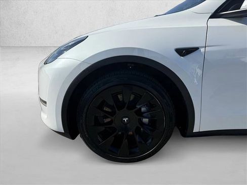 Used 2023 Tesla Model Y Long Range image 21