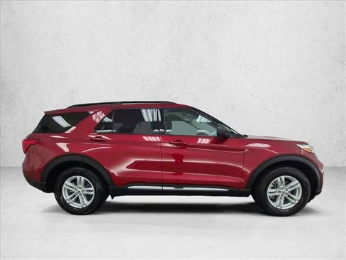 Used 2023 Ford Explorer XLT RWD image 4