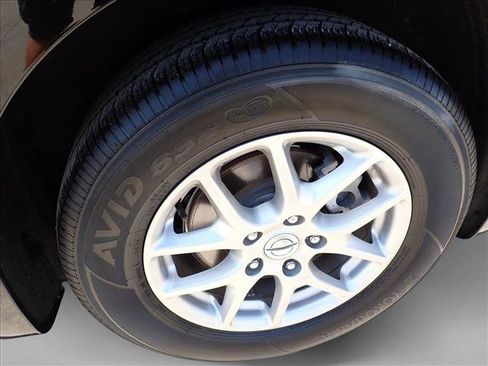 Used 2024 Chrysler Pacifica Touring-L FWD image 7