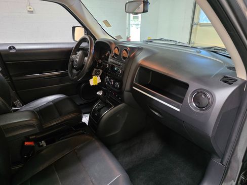 Used 2016 Jeep Patriot High Altitude AWD/4WD image 25