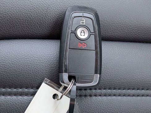 Used 2024 Ford Edge SEL image 32