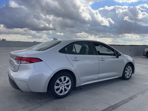 Used 2024 Toyota Corolla LE image 2