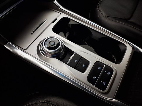 Used 2020 Ford Explorer Limited image 22